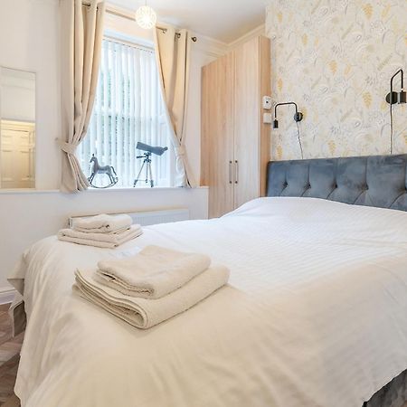 The Hyding Hole Villa Whitby Ngoại thất bức ảnh